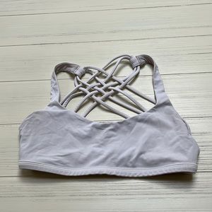 White lululemon sports bra